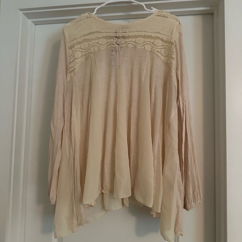 NWT Gimmicks by BKE Cream Lace Blouse